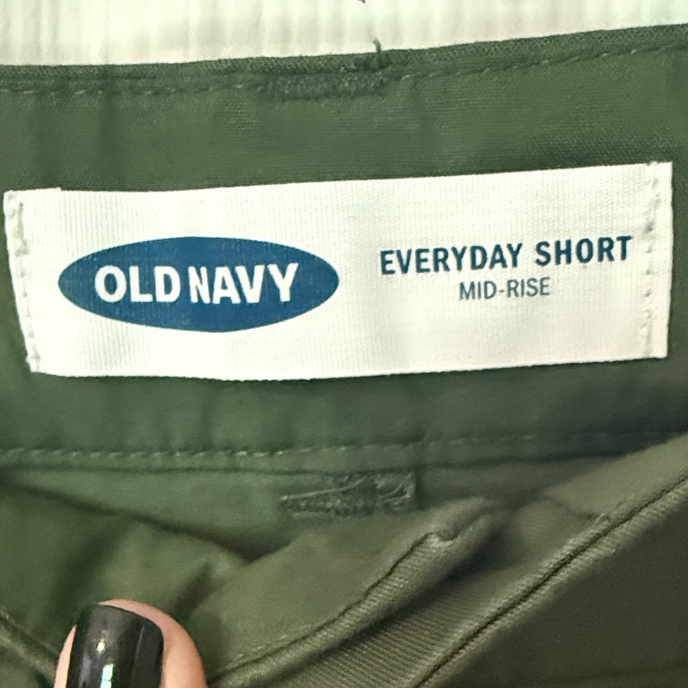 Old Navy Women's Dark Green Cargo Shorts - Picture 2 of 6